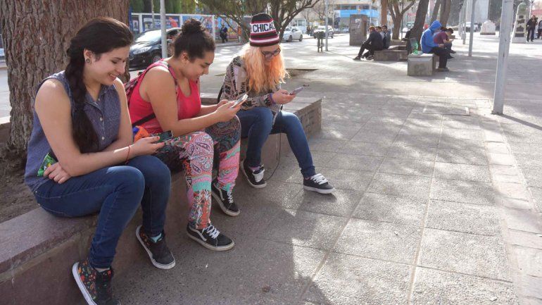 El proyecto apunta a bajar el abandono escolar por la brecha digital