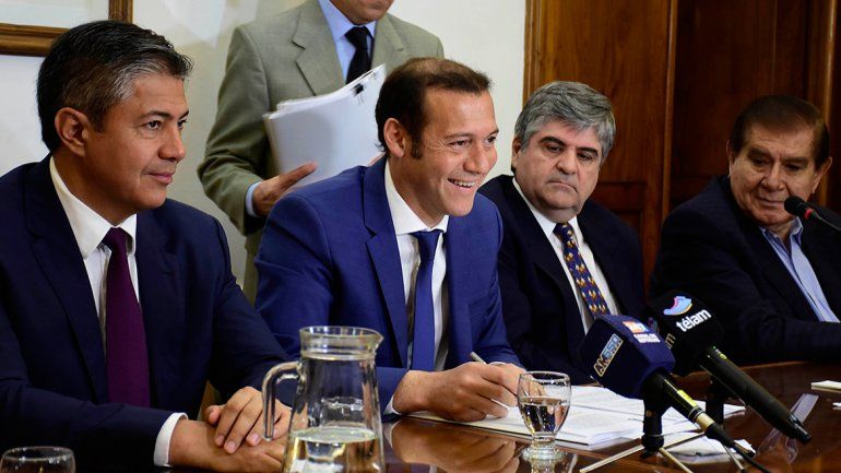 El gobernador de Neuquén firmó un convenio con el titular de YPF. Se invertirán más de 450 millones de dólares.