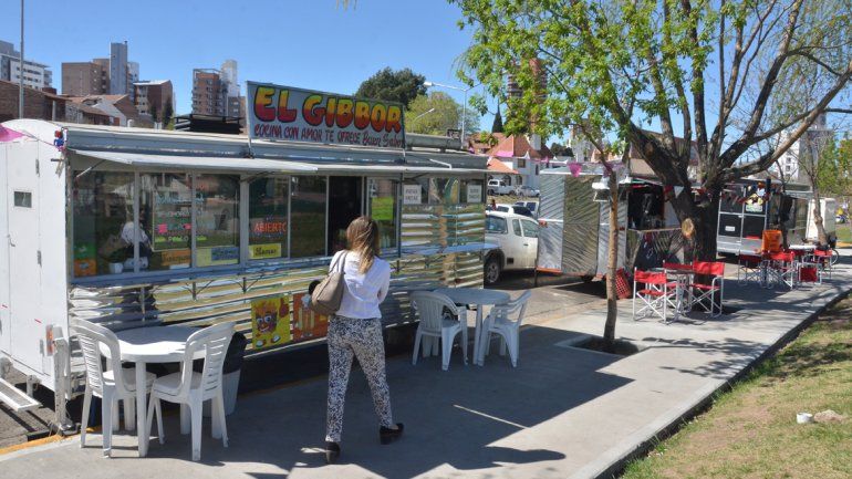 Aún no se pudo consensuar una norma que fije los parámetros bajo los cuales funcionen los carros de comida.
