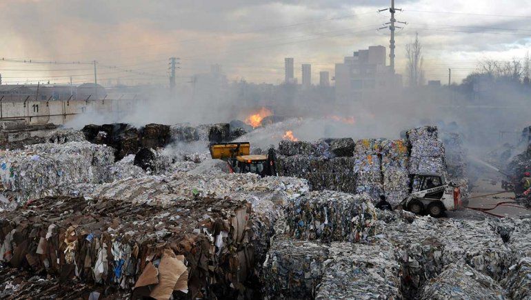 El fuego fue contenido pero seguirá ardiendo por horas