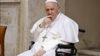 Papa Francisco. Silla de Ruedas.jpg