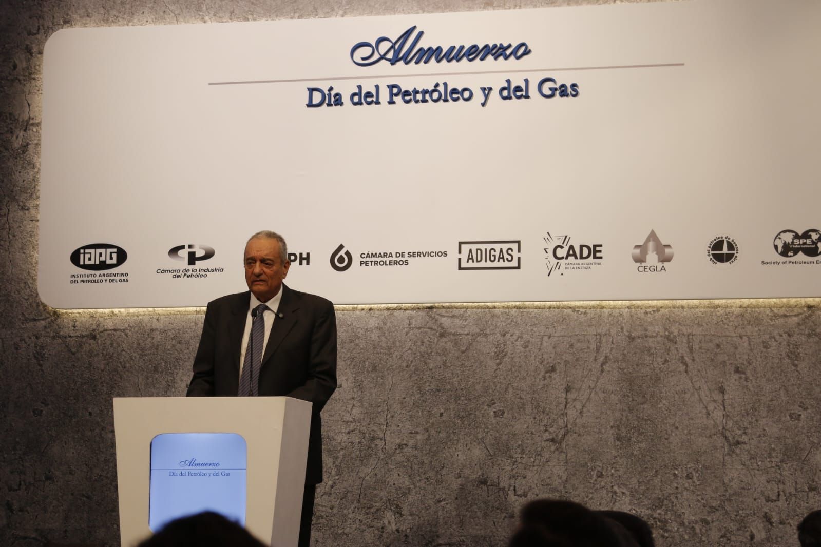 Ernesto López Anadón, presidente del IAPG, habló en el almuerzo por el Día del Petróleo y el Gas. 