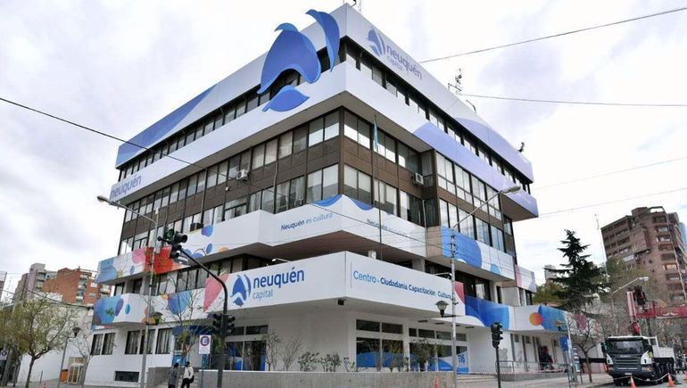 El edificio de la Municipalidad de Neuquén ubicado en avenida Argentina y Roca. El edificio de la Municipalidad de Neuquén ubicado en avenida Argentina y Roca.
