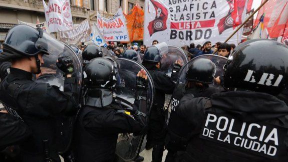 Incidentes entre la Policía y trabajadores de Pepsico