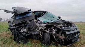 Tragedia: murió un joven cuando volvía del velorio de su hermana tras chocar contra un camión con garrafas de gas | LM Neuquen Tragedia: murió un joven cuando volvía del velorio de su hermana tras chocar contra un camión con garrafas de gas