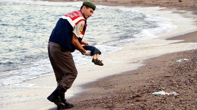 La imagen que estremeció al mundo en 2015: el cadáver de Aylan Kurdi