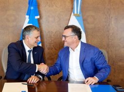 El presidente y CEO de YPF, Horacio Marín, y el Co-fundador y CEO de Globant, Martín Migoya, firmaron un acuerdo.