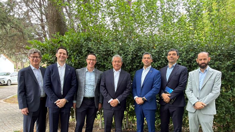 El gobernador de Neuquén, Rolando Figueroa, se reunió con directivos de Continental Resources. | LM Neuquen El gobernador de Neuquén, Rolando Figueroa, se reunió con directivos de Continental Resources.