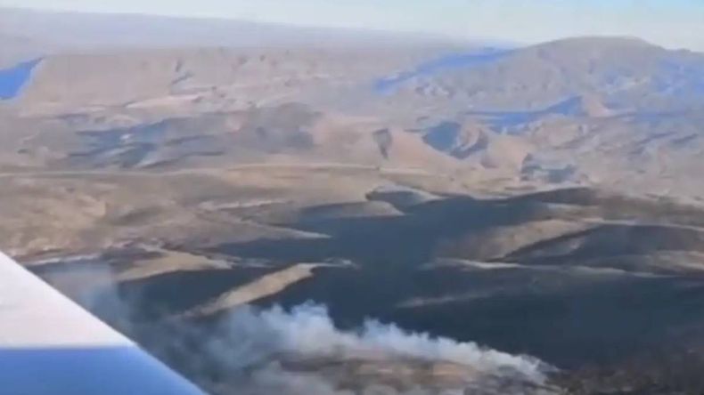 Con un intenso operativo, lograron contener un incendio forestal en el norte neuquino | LM Neuquen Con un intenso operativo, lograron contener un incendio forestal en el norte neuquino