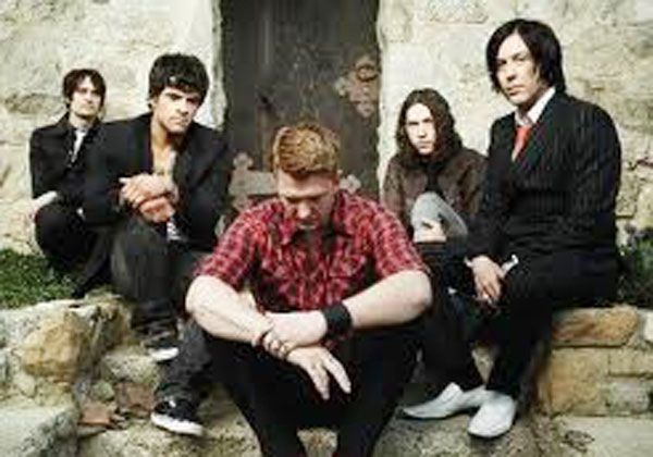 Queen of the Stone Age viene en abril