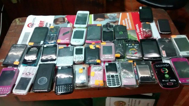 ¿Te robaron el celular?: un fiscal busca a los dueños de 2.500 aparatos incautados
