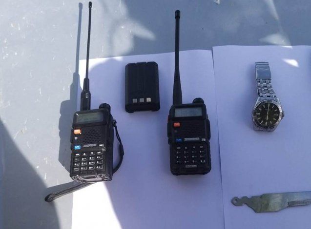 Los instrumentos secuestrados, con los que sospechan que anulaban las alarmas de los autos para robar.