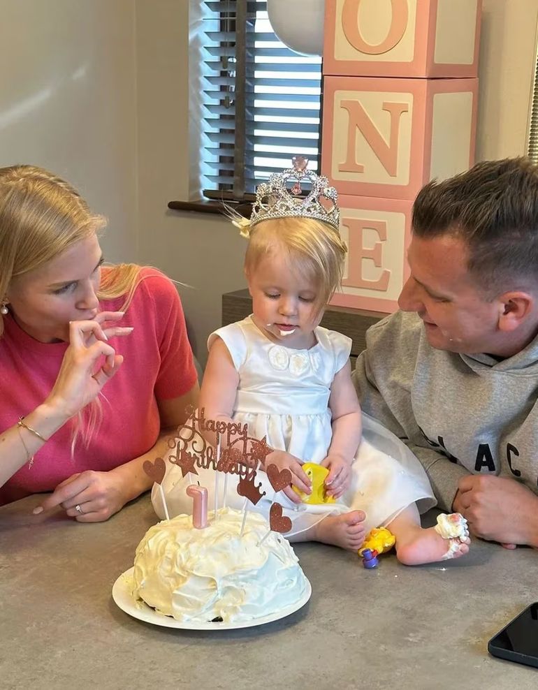 La primera foto de la beba de Maxi López y Daniela Christiansson La primera foto de la beba de Maxi López y Daniela Christiansson