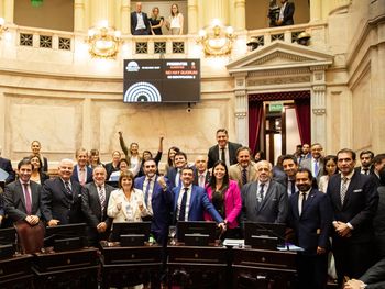 Los senadores de LLA tras aprobar dos leyes importantes para Milei.