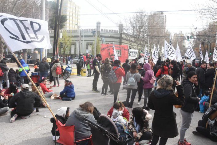 La CTEP y otras organizaciones sociales realizarán un acampe el miércoles. La CTEP y otras organizaciones sociales realizarán un acampe el miércoles.