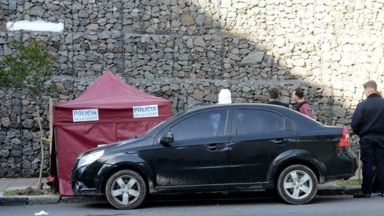 Lugar donde cayó el hombre que perdió la vida. | LM Neuquen Lugar donde cayó el hombre que perdió la vida.