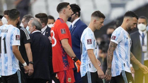 ¡Cagones!: El grito de los jugadores argentinos camino al vestuario