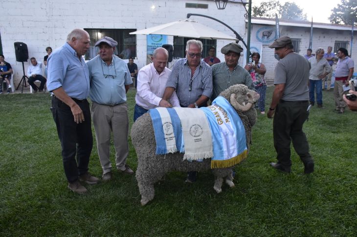 Héctor Zamborain, presidente de la Rural de Maquinchao, deslizó que la inseguridad rural crea una "zona liberada". Héctor Zamborain, presidente de la Rural de Maquinchao, deslizó que la inseguridad rural crea una "zona liberada".
