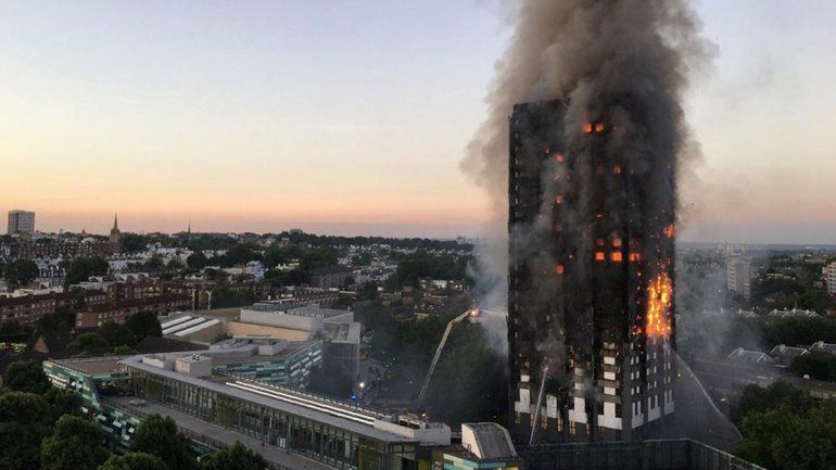 Ya suman 12 los muertos por el incendio en un edificio de Londres