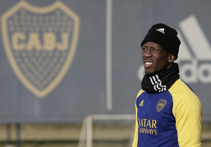Aislaron a Advíncula: ¿Por qué hay malestar en Boca?