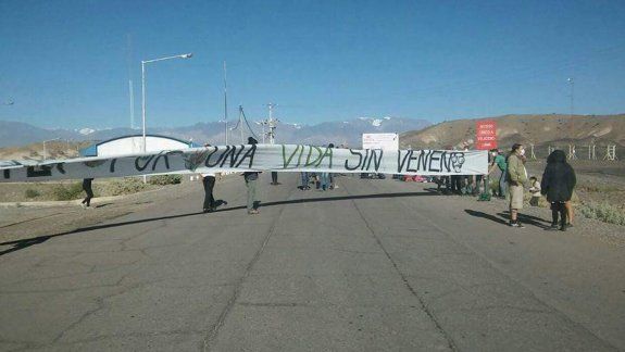 Detienen a 25 personas por el bloqueo a la mina Veladero