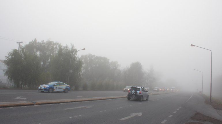 Piden precaución para circular por calles y rutas debido a la niebla