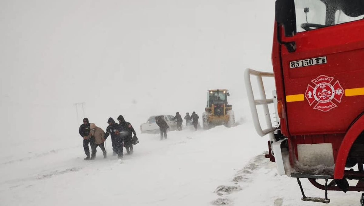 Rescataron 6 personas varadas desde el viernes por el temporal de nieve