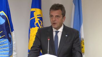 Sergio Massa realizó una serie de anuncios y explicó las medidas que buscarán mejorar la economía de los argentinos. Sergio Massa realizó una serie de anuncios y explicó las medidas que buscarán mejorar la economía de los argentinos.