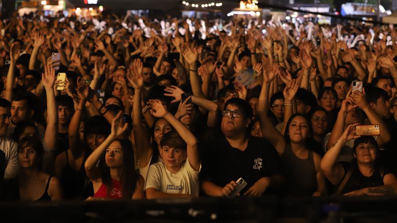 Fiesta de la Confluencia: artistas y horarios de todos los escenarios para este domingo | LM Neuquen Fiesta de la Confluencia: artistas y horarios de todos los escenarios para este domingo
