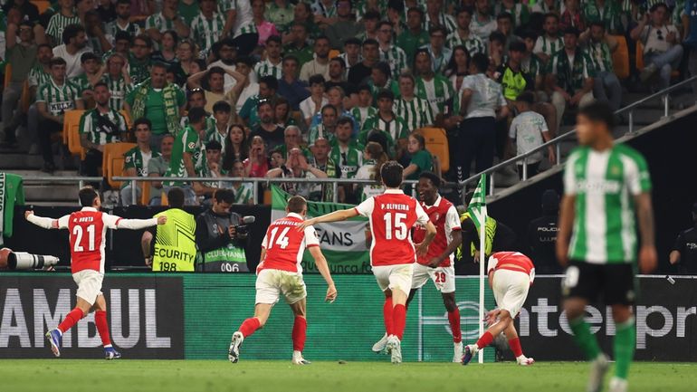 Al Betis le remontaron una insólita eliminatoria por Europa League.