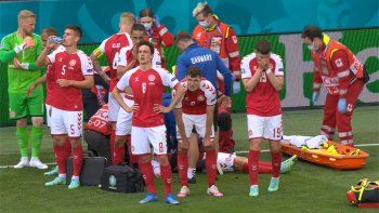 dramatismo en la euro: jugador de dinamarca se desplomo por un infarto dramatismo en la euro: jugador de dinamarca se desplomo por un infarto