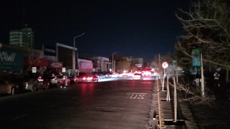 El apagón sorprendió a los vecinos del centro de Neuquén.