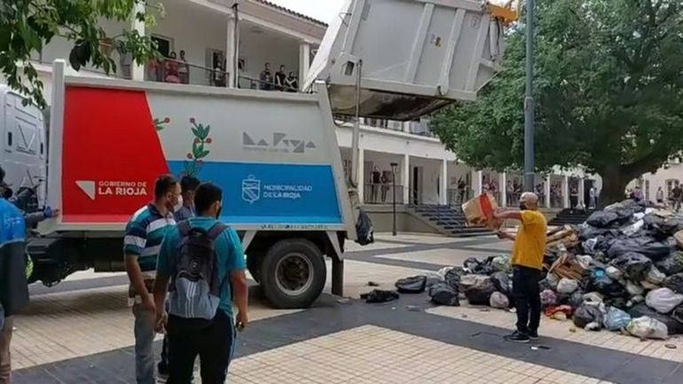Hasta Macri reaccionó por una protesta y acusaciones cruzadas en la Muni de La Rioja