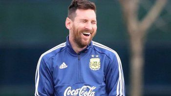 club neuquino rompe el chanchito y le ofrece chivitos a messi club neuquino rompe el chanchito y le ofrece chivitos a messi