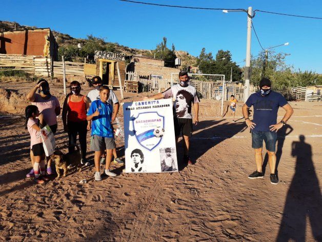La canchita de la escuelita de fútbol Sacachispas fue bautizada con el nombre de Diego Armando Maradona.