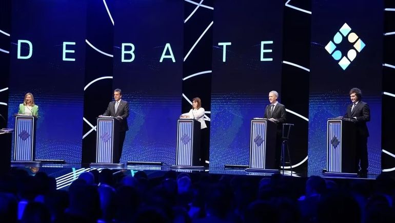 Los cinco candidatos en el debate. Foto Télam.