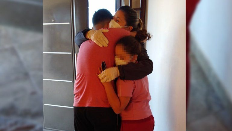 Pasaron 70 días y volvió a abrazar a sus hijos tras superar el coronavirus
