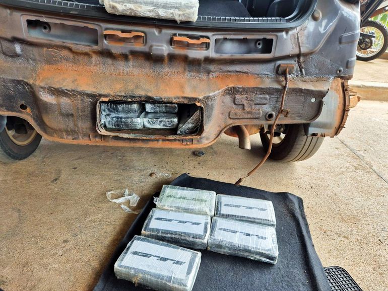 Los traficantes intentaron ingresar la cocaína en su automóvil. (Foto: DGA) Los traficantes intentaron ingresar la cocaína en su automóvil. (Foto: DGA)