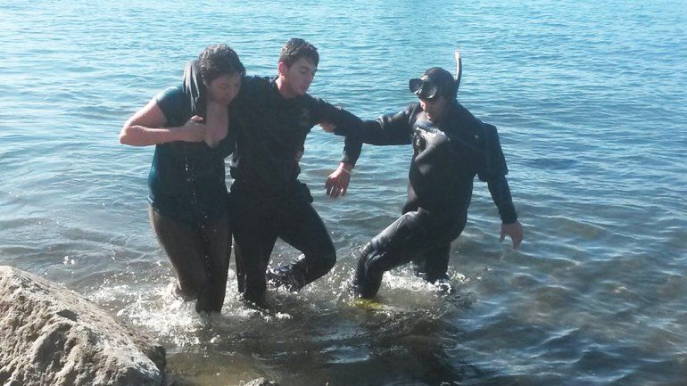 Se tiró a lo Tarzán y casi se ahoga en el Nahuel Huapi