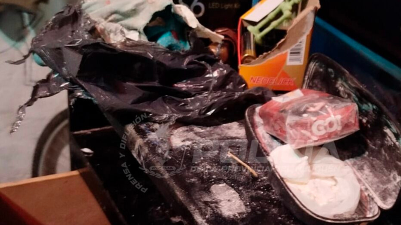 Allanamientos por hurto en una maderera de Centenario: secuestraron ropa clave y detectaron una conexión clandestina | LM Neuquen Allanamientos por hurto en una maderera de Centenario: secuestraron ropa clave y detectaron una conexión clandestina