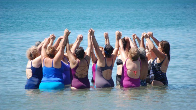 Los jubiladas de Cutral Co practicaron actividades en el mar.