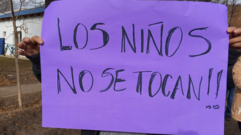 Los vecinos se manifestaron al edificio de la municipalidad a reclamar justicia. Los vecinos se manifestaron al edificio de la municipalidad a reclamar justicia.