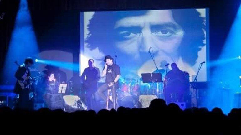 Julio Sierra es el vocalista de la formación nacida en 2008.