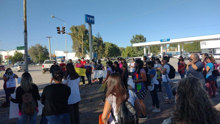 Docentes exigen el transporte para garantizar las clases en El Chañar