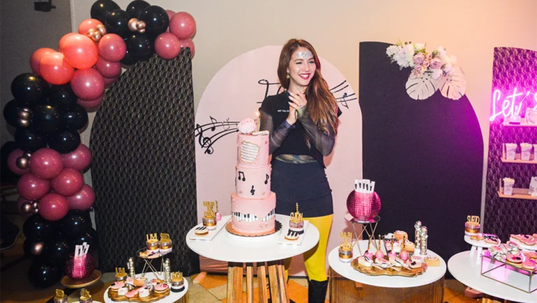 El festejo de cumpleaños de Flor Vigna, a puro amor con Luciano Castro