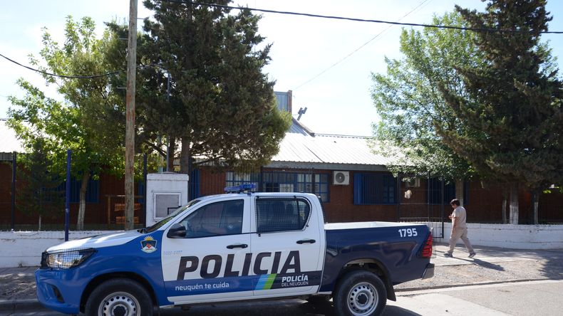 Los sueldos de la Policía de Neuquén superan a los de la Federal y el Ejército: ¿Cuánto cobran? | LM Neuquen Los sueldos de la Policía de Neuquén superan a los de la Federal y el Ejército: ¿Cuánto cobran?