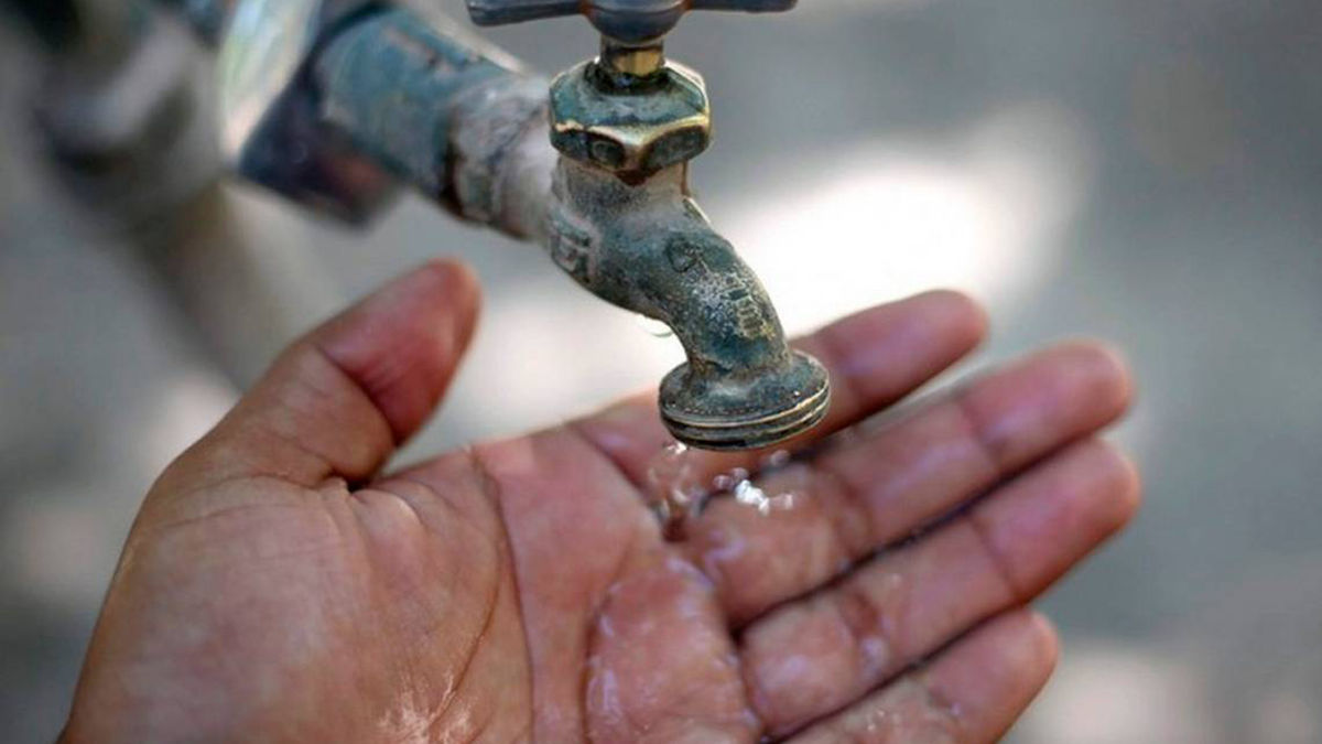 Los vecinos de Arroyito amenazan con dejar al pueblo sin agua thumbnail