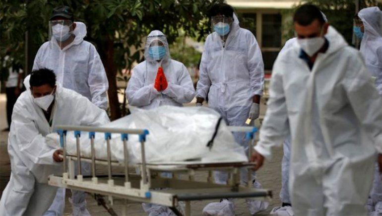 La India registra 300.000 muertes mientras la pandemia hace estragos