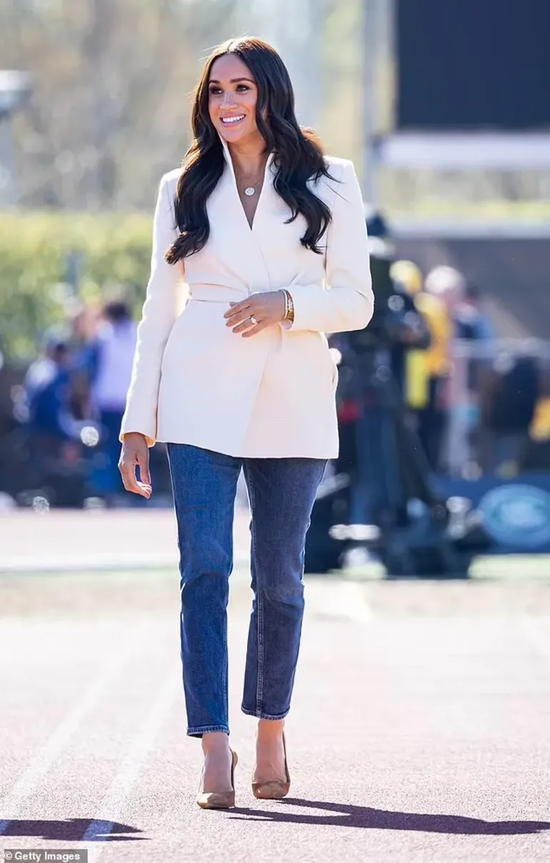 Meghan Markle se sumó a la tendencia en la moda del jean corto. Meghan Markle se sumó a la tendencia en la moda del jean corto.