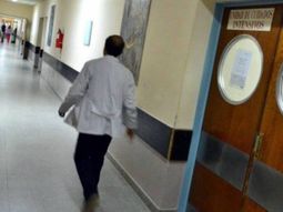 El proyecto para cobrar atención a extranjeros en hospitales genera polémica. Foto: archivo.